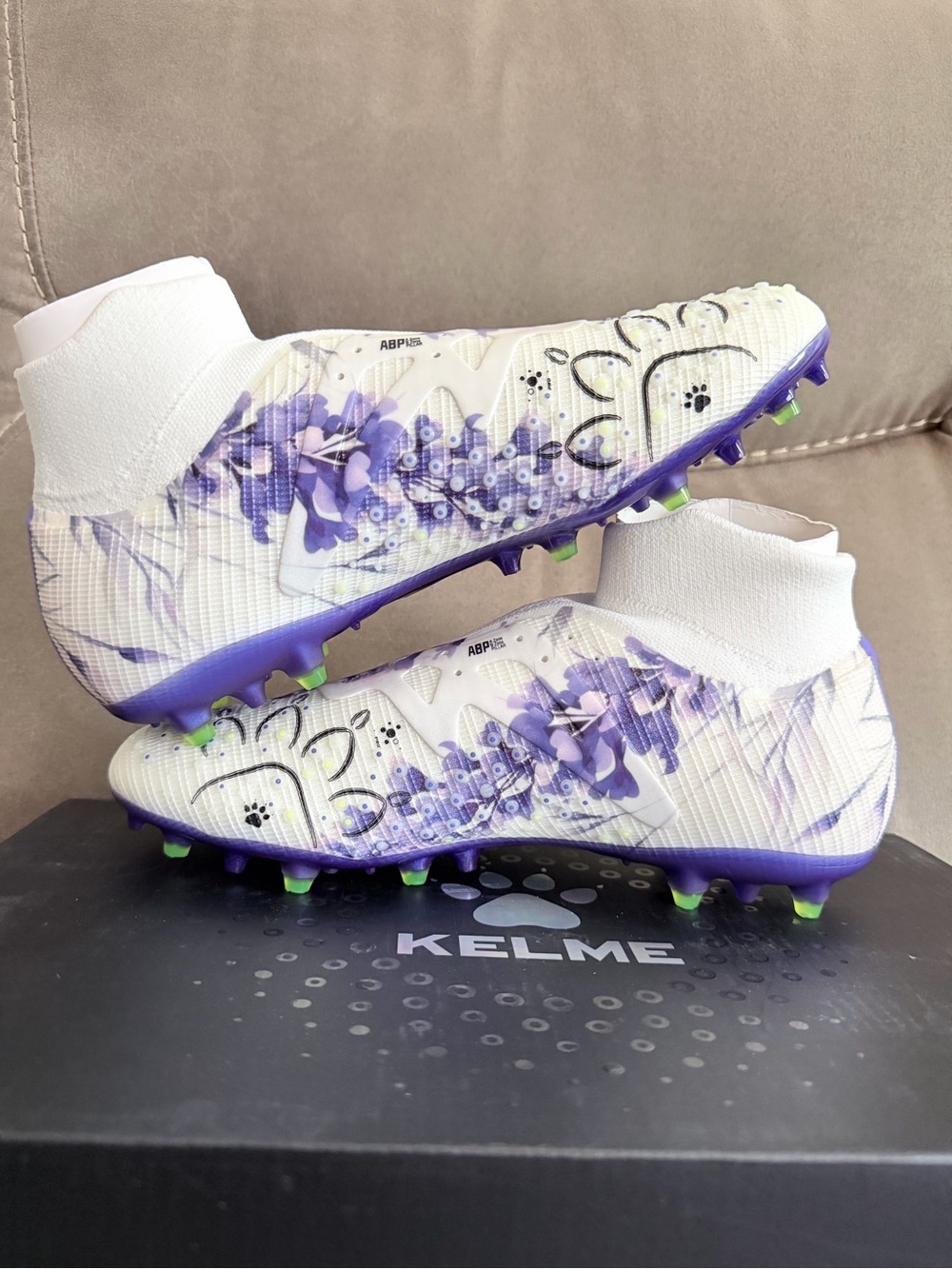 Kids White & Purple Floral Soccer Cleats